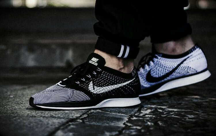 Nike flyknit racer black\white