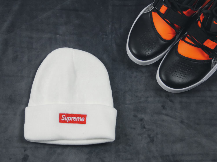 Шапка Supreme white