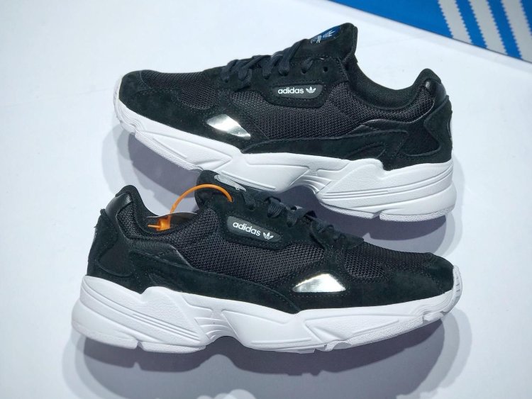 Кроссовки Adidas Falcon W