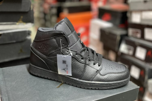 NIKE JORDAN 1 MID