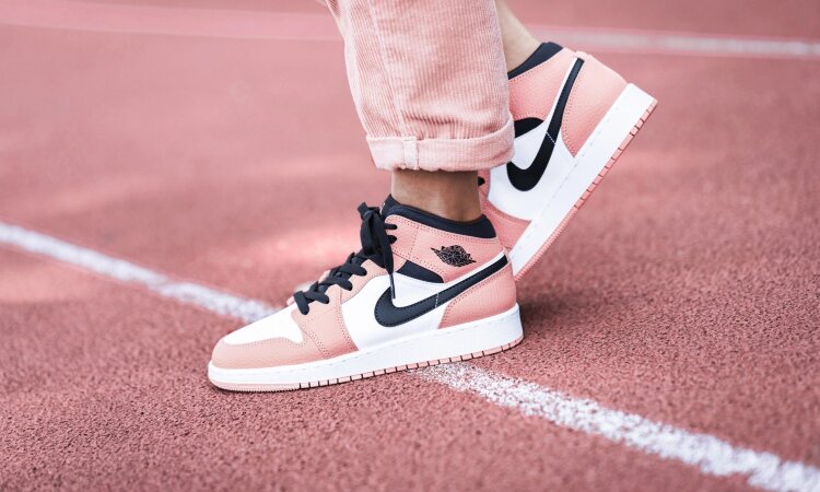 Nike Air Jordan 1 MID Rosa