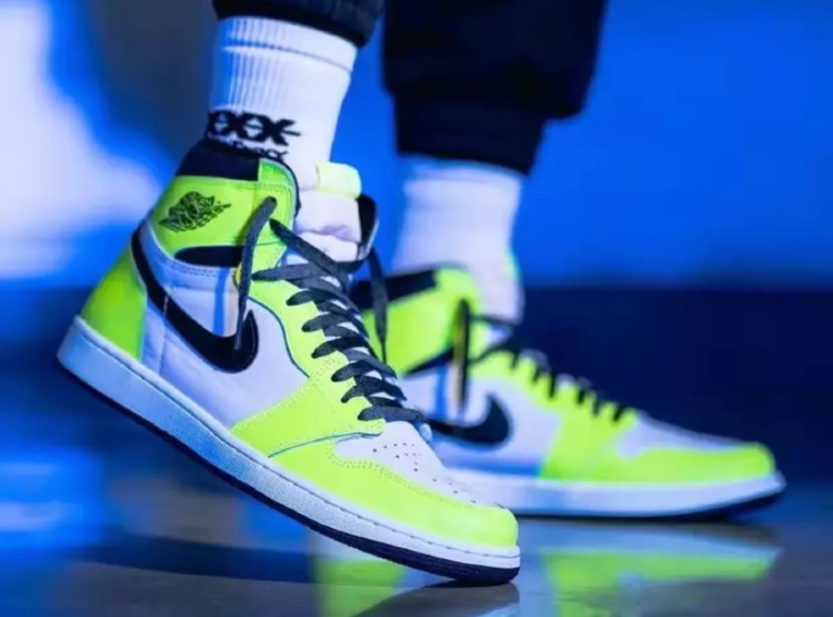 Nike Air Jordan 1 High OG “Visionaire” (Volt)
