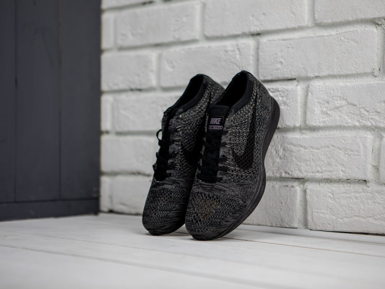 Nike FLYKNIT RACER
