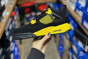 Air Jordan 4 Retro Black/Yellow