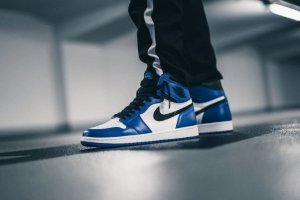 AIR JORDAN 1 RETRO HIGH OG "SHADOW" Blue\White